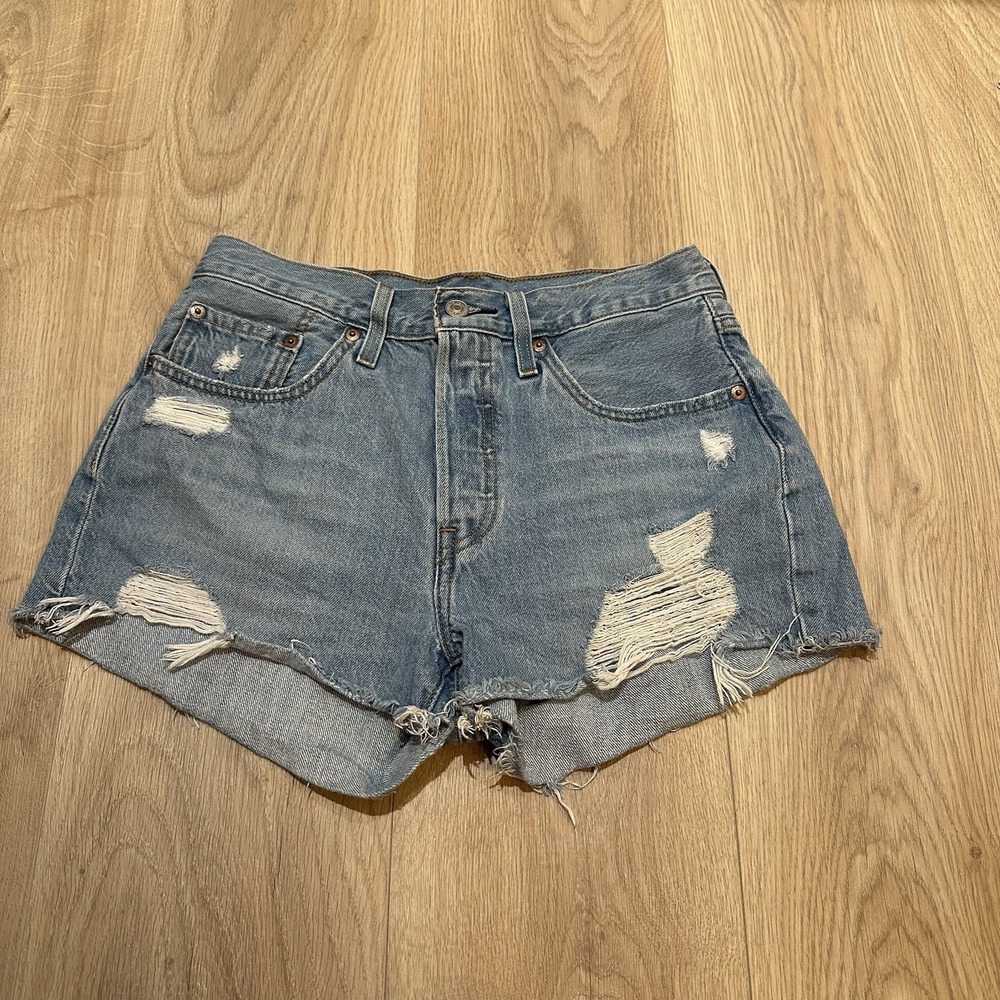 Levi's 501 Shorts Light Wash Distressed Button Fly  Women's Size 27 EUC 2.5"‎
